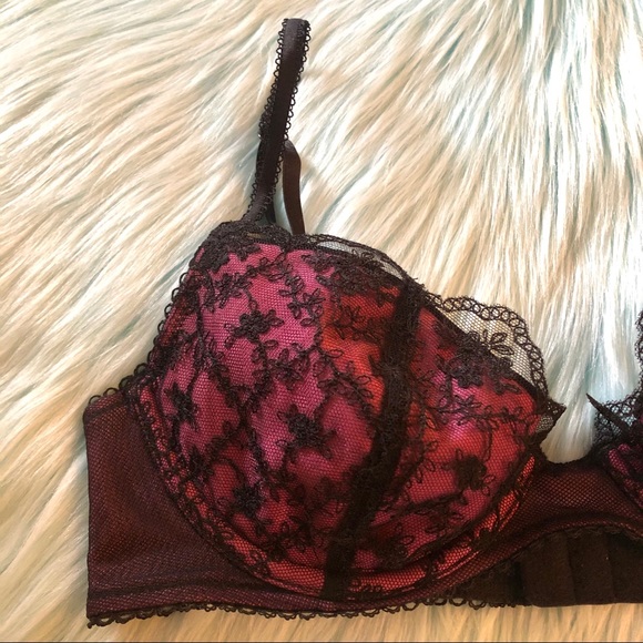 NWOT~VS. 36B Bra🖤 - Picture 10 of 16